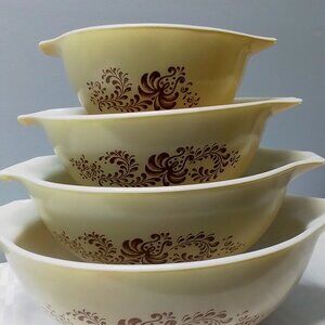Vintage Pyrex Cinderella Bowls 'Homestead' brown/red